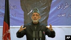 Tổng thống Afghanistan Hamid Karzai phát biểu trong một cuộc họp tại thủ đô Kabul, Afghanistan, ngày 17/4/2012