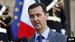 Các nhà hoạt động yêu cầu Tổng thống Bashar al-Assad phải cải cách, sau hơn 40 năm Syria sống dưới sự cai trị của ông và cha ông