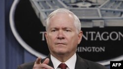 Bộ trưởng Quốc phòng Hoa Kỳ Robert Gates gọi đó là vấn đề nội bộ của Afghanistan