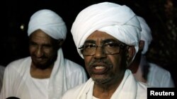 Tổng thống Sudan Omar al-Bashir đang bị tòa án xét tội phạm chiến tranh truy nã.