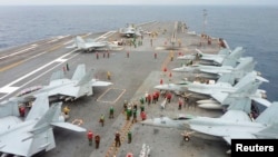 Máy bay chiến đấu F/A 18 Super Hornet trên boong tàu sân bay USS George Washington trong cuộc diễn tập hải quân chung tại vùng biển ngoài khơi miền nam Nhật Bản (Ảnh tư liệu).