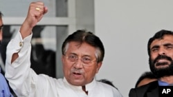 Cựu Tổng thống Pakistan Pervez Musharraf phát biểu tại sân bay quốc tế Jinnah ở Karachi, ngày 24/3/2013. Ông đã trở về nước sau bốn năm sống lưu vong.