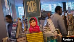 Quyển hồi ký 'Tôi là Malala' được bày bán tại một hiệu sách ở Manhattan