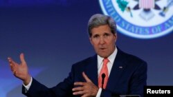 Ngoại trưởng Mỹ John Kerry tại hội nghị "Our Ocean" nói Hoa Kỳ đang xem xét giúp đỡ chính phủ Iraq chống lại cuộc nổi dậy Hồi giáo cũng như các cuộc thảo luận ngoại giao với nước láng giềng Iran.