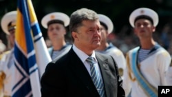 Tân Tổng thống Ukraine Petro Poroshenko tại quảng trường Sophia sau lễ nhậm chức, 7/6/2014.