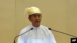 Tổng thống Miến Điện Thein Sein phát biểu trước Quốc hội ở Naypyitaw, ngày 1/3/2012