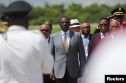 Prezidan Kenya William Ruto rive Ayiti pou fe konsta asistans sekirite peyi li ap bay Ayiti, nan ayeropo Entenasyonal Toussaint Louverture la nan Potoprens, 21 Sept. 2024.