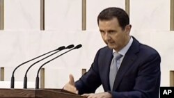 Tổng thống Syria Bashar al-Assa đọc diễn văn trên đài truyền hình nhà nước Syria, ngày 26/7/2015.