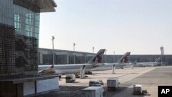 Máy bay của hãng Qatar Airways đậu tại phi trường quốc tế Hamad ở Doha, Qatar, ngày 16/6/2017. Máy bay của Qatar bị cấm vào một số nước Ả Rập sau vụ "tẩy chay".