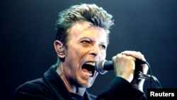 Huyền thoại nhạc rock Anh David Bowie.