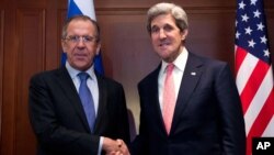 Ngoại trưởng Hoa Kỳ John Kerry và Ngoại trưởng Nga Sergey Lavrov tại cuộc thảo luận ở Berlin, Đức, 26/2/13