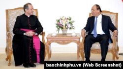 Thứ trưởng Ngoại giao Vatican Antoine Camilleri trong cuộc gặp Thủ tướng Nguyễn Xuân Phúc tại Hà Nội ngày 18/1/2018