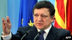 Chủ tịch Ủy ban châu Âu Jose Manuel Barroso dự kiến sẽ công bố một kế hoạch phát hành chung trái phiếu được gọi là trái phiếu bình ổn