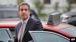 Michael Cohen, luật sư của TT Donald Trump vừa bước ra khỏi xe taxi tại điện Capitol hôm 17/9/2017.