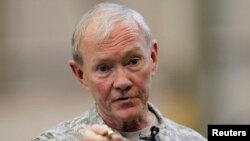 Chủ tịch ban Tham mưu Liên quân Hoa Kỳ Martin Dempsey phát biểu trước các binh sĩ Mỹ trú đóng tại Nhật Bản, ngày 25/4/2013.