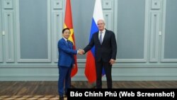 Phó Thủ tướng Việt Nam Trần Hồng Hà (trái) và Phó Thủ tướng Nga Dmitry Nikolayevich Chernyshenko tại Moscow, khi đồng chủ trì một kỳ họp của Ủy ban liên chính phủ Nga-Việt.