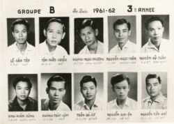 Thẻ thực tập bệnh viện nhóm B, năm thứ Ba YKSG niên khóa 1961-1962, trên từ trái: Lê Văn Tập, Tôn Thất Chiểu, Huỳnh Ngọc Phương, Nguyễn Ngọc Trân, Nghiêm Sỹ Tuấn; dưới từ trái: Đinh Xuân Dũng, Huỳnh Trúc Lâm, Trần Bá Cơ, Nguyễn Gia Ân, Nguyễn Tiến Hải. [tư liệu BS Đinh Xuân Dũng]