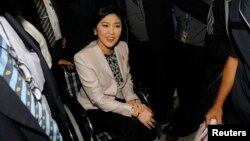 Thủ tướng Thái Lan Yingluck Shinawatra đến văn phòng Ủy ban chống tham nhũng ở tỉnh Nonthaburi, ngày 31/3/2014.