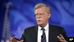 Cựu đại sứ Mỹ tại Liên Hiệp Quốc John Bolton là người ủng hộ mạnh mẽ cuộc xâm lược Iraq vào năm 2003. Ông cũng kêu gọi ném bom Iran và thay đổi chính quyền ở Triều Tiên.