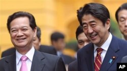 Thủ tướng Nhật Bản Shinzo Abe và Thủ tướng Việt Nam Nguyễn Tấn Dũng.