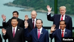 Lãnh đạo các nền kinh tế thành viên APEC chụp hình lưu niệm tại Thượng đỉnh APEC ở Đà Nẵng ngày 11/11/17.