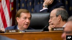 Chủ tịch Ủy ban Đối ngoại Hạ viện Ed Royce (trái).