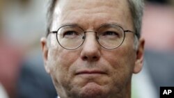 Tổng Giám đốc Google Eric Schmidt là người mạnh mẽ cổ xúy cho tự do internet.