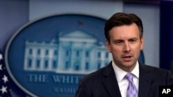 Người phát ngôn Tòa Bạch Ốc Josh Earnest.