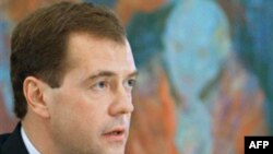 Tổng thống Medvedev nói Nga đang xem xét đề nghị của NATO muốn Nga cùng hợp tác và phát triển lá chắn tên lửa phòng thủ châu Âu