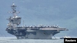 TƯ LIỆU: Hàng không mẫu hạm USS Theodore Roosevelt tiến vào cảng ở Đà Nẵng, Việt Nam, ngày 5 tháng 3, 2020.