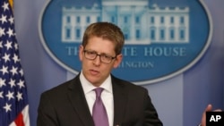 Phát ngôn viên Tòa Bạch Ốc Jay Carney nói Mỹ đang tham khảo ý kiến ​ để xem có thể điều tàu và máy bay nào tới Ấn Độ Dương để mở rộng hoạt động tìm kiếm