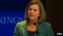 Bà Victoria Nuland, Trợ lý Bộ trưởng Ngoại giao Mỹ, trong bài phát biểu tại Viện Brookings, nói sự can thiệp của Nga vào Ukraine có thể gây khó khăn cho Hoa Kỳ trong việc hợp tác với Nga về những vấn đề khác.