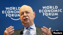 Nhà sáng lập diễn đàn và Chủ tịch điều hành Klaus Schwab phát biểu tại một cuộc họp báo ở Cologny, gần Geneva, 15/1/2014