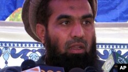 Lakhvi bị cáo buộc là kẻ chủ mưu trong cuộc tấn công kéo dài 60 tiếng đồng hồ, nhắm vào thủ đô thương mại của Ấn độ hồi năm 2008.