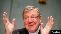 Hồng Y George Pell trong một cuộc họp báo ở Điện Vatican ngày 9/7/2014. 