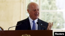 Đặc sứ Liên Hiệp Quốc về Syria, ông Staffan de Mistura, hôm 15/3 tán dương quyết định của ông Putin là "một diễn tiến quan trọng" và nói rằng ông hy vọng việc này sẽ có ảnh hưởng tích cực cho cuộc hoà đàm mà ông đang điều giải ở Geneve.