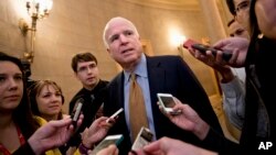 Thượng nghị sĩ đảng Cộng hòa John McCain, người sẽ llên giữ chức chủ tịch Ủy ban Quân vụ Thượng viện Mỹ đã thúc đẩy Tổng thống Obama có lập trường cứng rắn hơn đối với Nga.