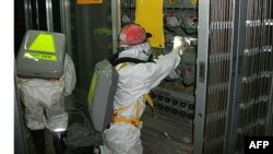 Các công nhân làm việc tại nhà máy Fukushima bị hư hại