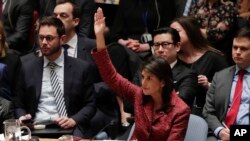 Đại sứ Mỹ tại Liên hiệp quốc Nikki Haley trong cuộc họp Hội đồng Bảo an hôm 10/4/18