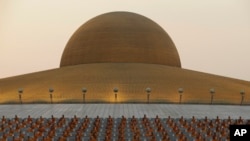 Đền chùa Wat Dhammakaya, Thái Lan