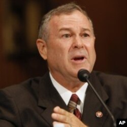 Dân biểu Cộng hòa Dana Rohrabacher của bang California