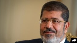 Tổng thống Ai Cập Mohamed Morsi nói việc đặt quyết định của ông trên quyền xét duyệt của tư pháp chỉ có tính cách tạm thời.