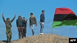 Một nguồn tin quân sự Libya được trích lời nói rằng thành phố “Brega giờ đã sạch bóng các băng đảng vũ trang.”