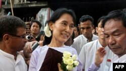 Đảng Liên Minh Toàn Quốc Đấu Tranh Cho Dân Chủ do bà Aung San Suu Kyi lãnh đạo bị cấm hoạt động tại Miến Điện