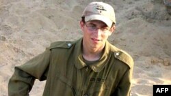 Binh sĩ Israel Gilad Shalit bị phe Hamas bắt hồi tháng 6 năm 2006