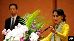 Bà Aung San Suu Kyi tại trường đại học Tokyo.