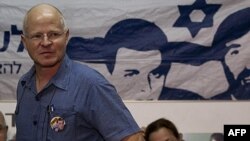 Cha mẹ của binh sĩ Gilad Shalit cắm trại bên ngoài tư thất của Thủ tướng Israel ở Jerusalem, ngày 11/10/2011. Israel và Hamas cho biết đã đạt thỏa thuận phóng thích binh sĩ Gilad Shalit, người bị giam cầm suốt 5 năm qua tại dải Gaza