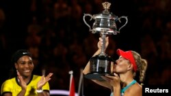 Kerber đoạt giải Grand Slam đầu tiên của năm nay, hạ cây vợt số 1 thế giới trong ba ván 6-4, 3-6, 6-4.