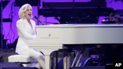 Lady Gaga biễu diễn tại buổi hòa nhạc.