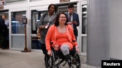 Nghị sị Tammy Duckworth tại Quốc Hội Hoa Kỳ.